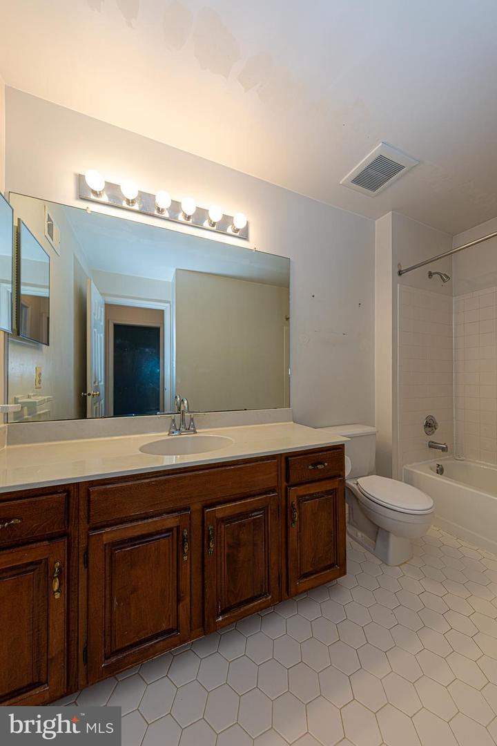 7104 PARK POINT CT, FAIRFAX STATION, Virginia 22039, 4 Bedrooms Bedrooms, ,2 BathroomsBathrooms,Residential,For sale,7104 PARK POINT CT,VAFX2269554 MLS # VAFX2269554