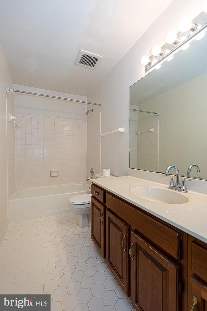 7104 PARK POINT CT, FAIRFAX STATION, Virginia 22039, 4 Bedrooms Bedrooms, ,2 BathroomsBathrooms,Residential,For sale,7104 PARK POINT CT,VAFX2269554 MLS # VAFX2269554