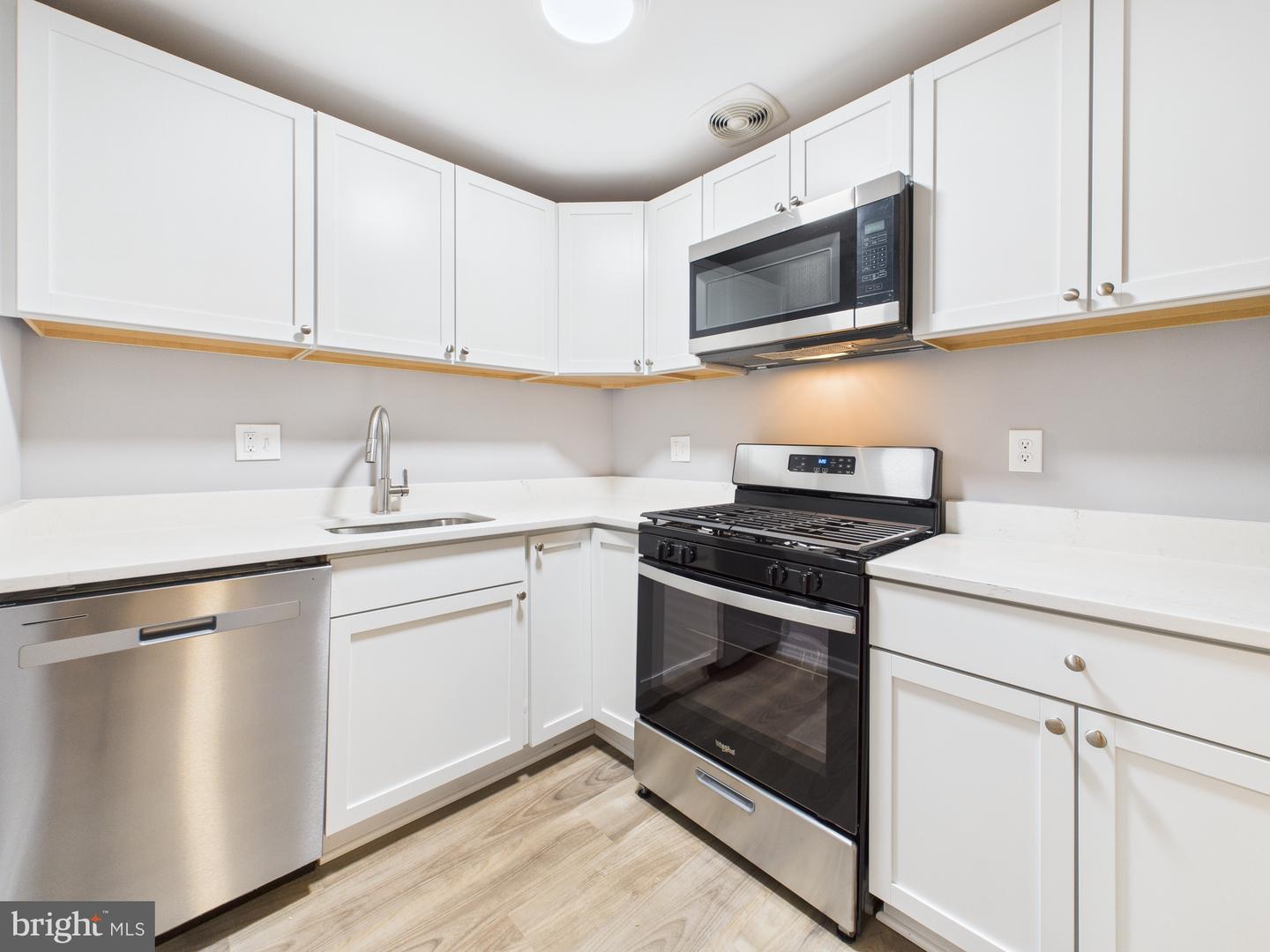 3404 25TH ST S #34, ARLINGTON, Virginia 22206, 1 Bedroom Bedrooms, 2 Rooms Rooms,1 BathroomBathrooms,Residential,For sale,3404 25TH ST S #34,VAAR2064482 MLS # VAAR2064482