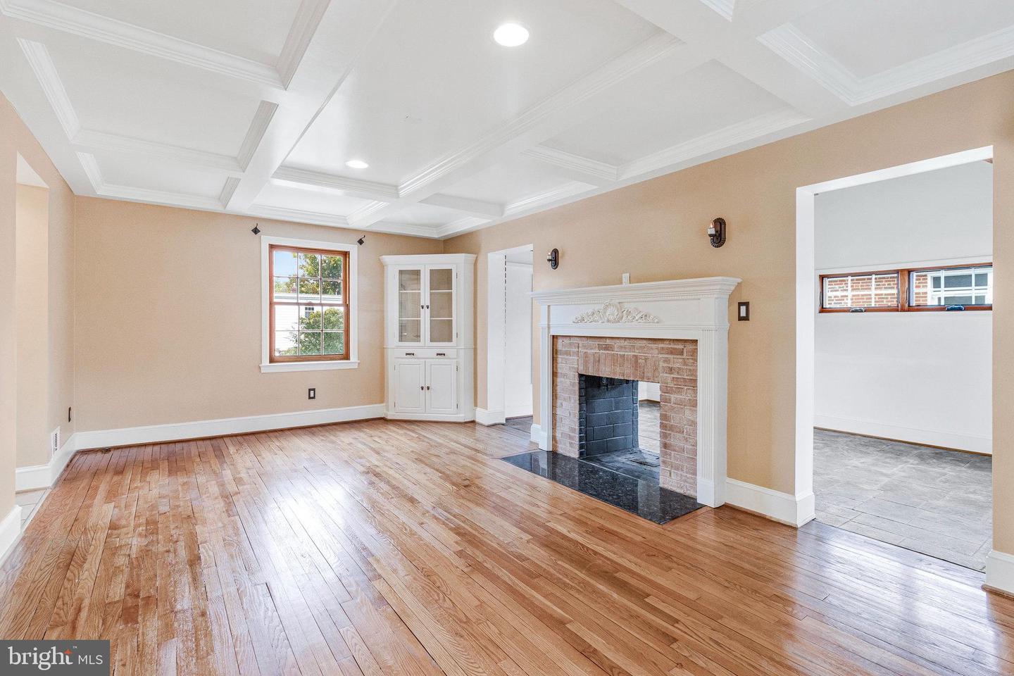 5701 18TH RD N, ARLINGTON, Virginia 22205, 3 Bedrooms Bedrooms, ,2 BathroomsBathrooms,Residential,For sale,5701 18TH RD N,VAAR2064856 MLS # VAAR2064856