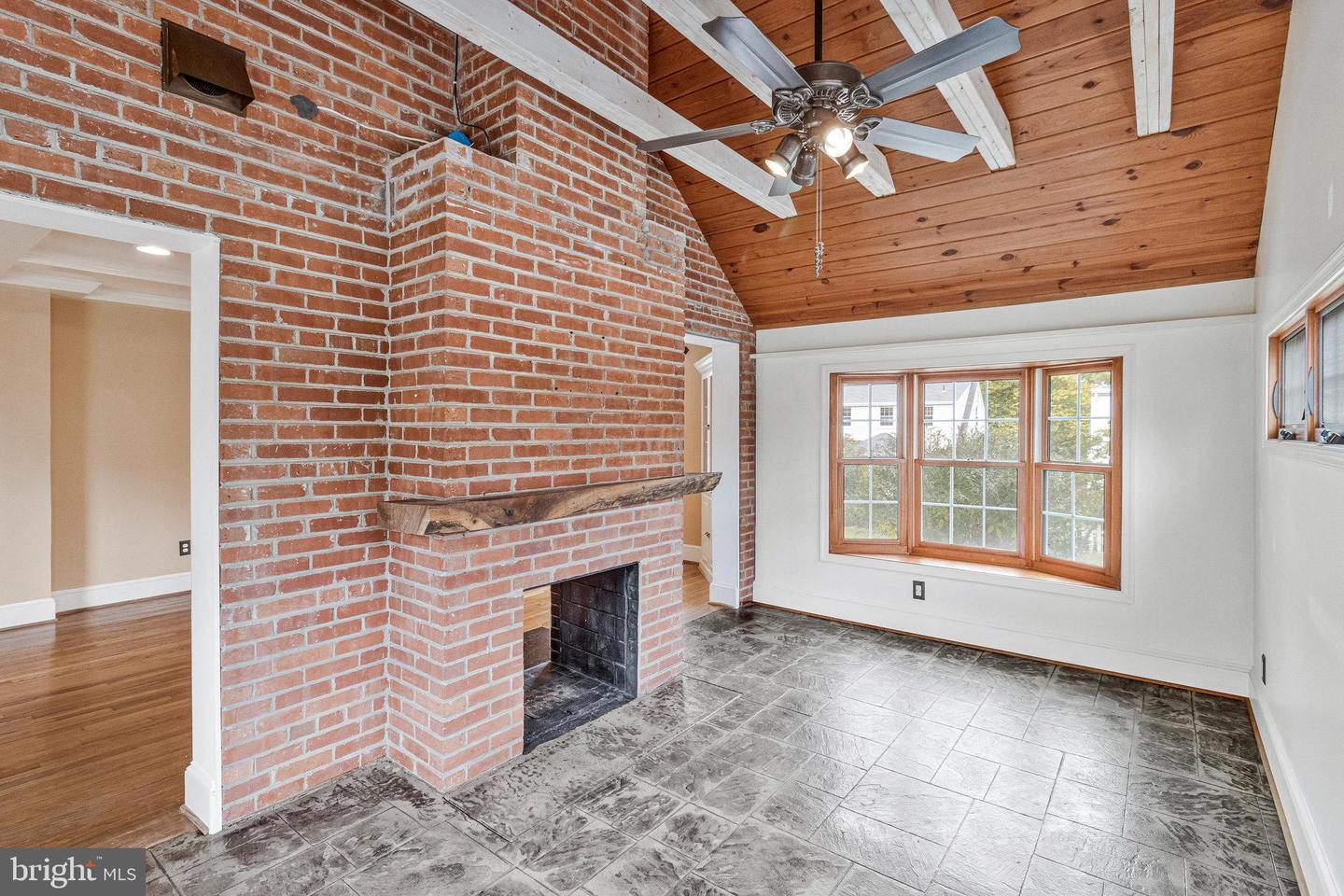 5701 18TH RD N, ARLINGTON, Virginia 22205, 3 Bedrooms Bedrooms, ,2 BathroomsBathrooms,Residential,For sale,5701 18TH RD N,VAAR2064856 MLS # VAAR2064856