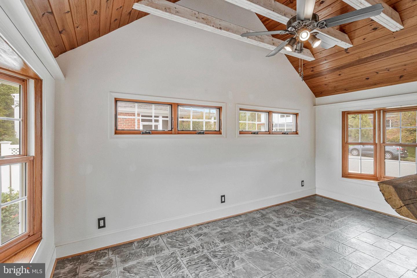5701 18TH RD N, ARLINGTON, Virginia 22205, 3 Bedrooms Bedrooms, ,2 BathroomsBathrooms,Residential,For sale,5701 18TH RD N,VAAR2064856 MLS # VAAR2064856