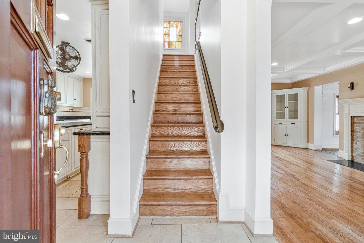 5701 18TH RD N, ARLINGTON, Virginia 22205, 3 Bedrooms Bedrooms, ,2 BathroomsBathrooms,Residential,For sale,5701 18TH RD N,VAAR2064856 MLS # VAAR2064856