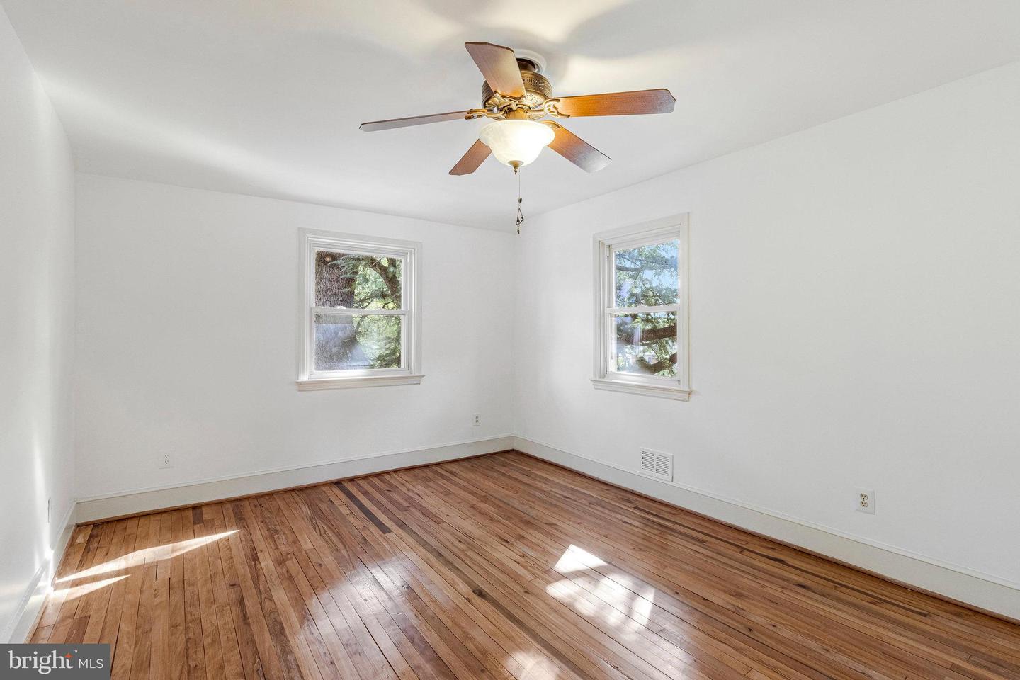 5701 18TH RD N, ARLINGTON, Virginia 22205, 3 Bedrooms Bedrooms, ,2 BathroomsBathrooms,Residential,For sale,5701 18TH RD N,VAAR2064856 MLS # VAAR2064856