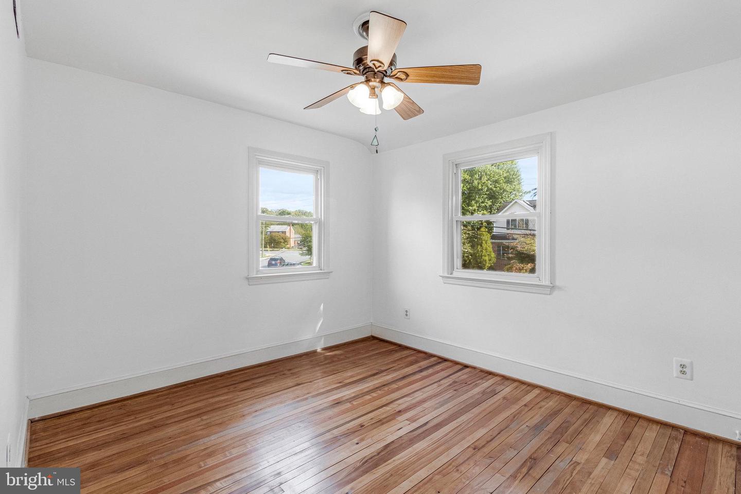 5701 18TH RD N, ARLINGTON, Virginia 22205, 3 Bedrooms Bedrooms, ,2 BathroomsBathrooms,Residential,For sale,5701 18TH RD N,VAAR2064856 MLS # VAAR2064856