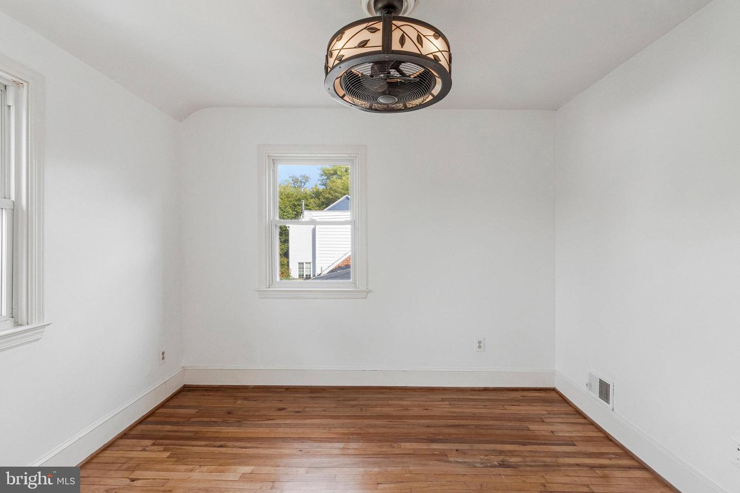 5701 18TH RD N, ARLINGTON, Virginia 22205, 3 Bedrooms Bedrooms, ,2 BathroomsBathrooms,Residential,For sale,5701 18TH RD N,VAAR2064856 MLS # VAAR2064856