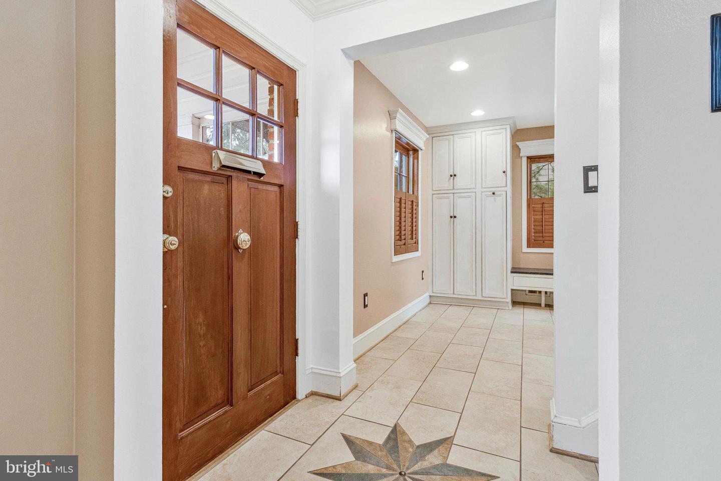 5701 18TH RD N, ARLINGTON, Virginia 22205, 3 Bedrooms Bedrooms, ,2 BathroomsBathrooms,Residential,For sale,5701 18TH RD N,VAAR2064856 MLS # VAAR2064856