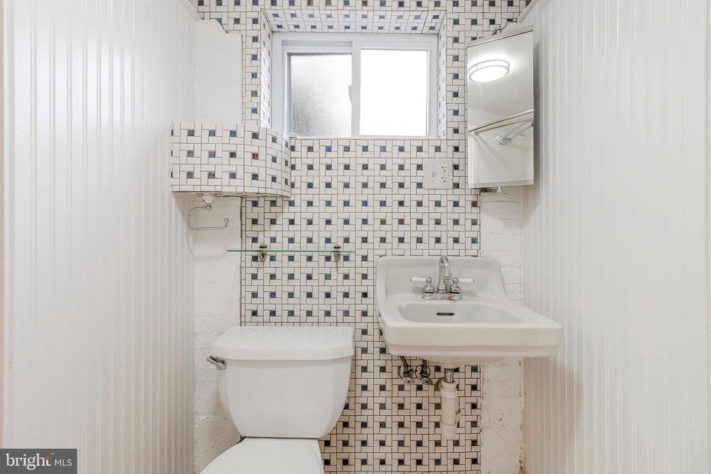 5701 18TH RD N, ARLINGTON, Virginia 22205, 3 Bedrooms Bedrooms, ,2 BathroomsBathrooms,Residential,For sale,5701 18TH RD N,VAAR2064856 MLS # VAAR2064856