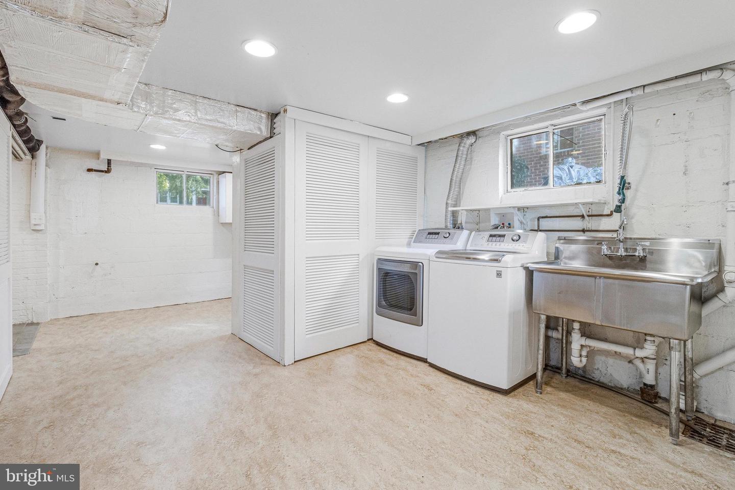 5701 18TH RD N, ARLINGTON, Virginia 22205, 3 Bedrooms Bedrooms, ,2 BathroomsBathrooms,Residential,For sale,5701 18TH RD N,VAAR2064856 MLS # VAAR2064856