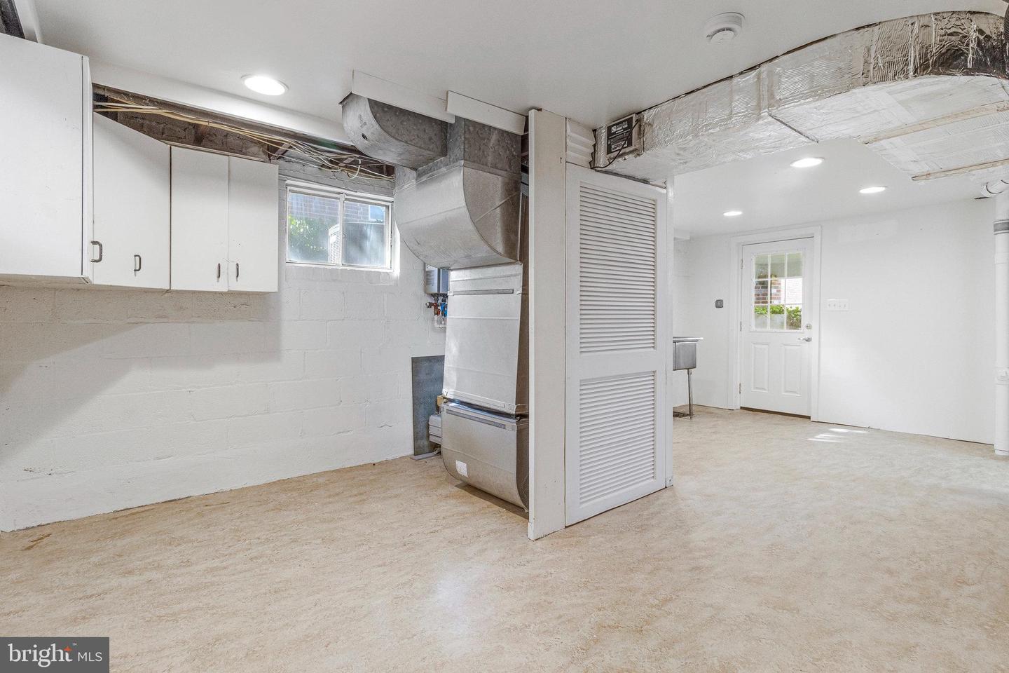 5701 18TH RD N, ARLINGTON, Virginia 22205, 3 Bedrooms Bedrooms, ,2 BathroomsBathrooms,Residential,For sale,5701 18TH RD N,VAAR2064856 MLS # VAAR2064856