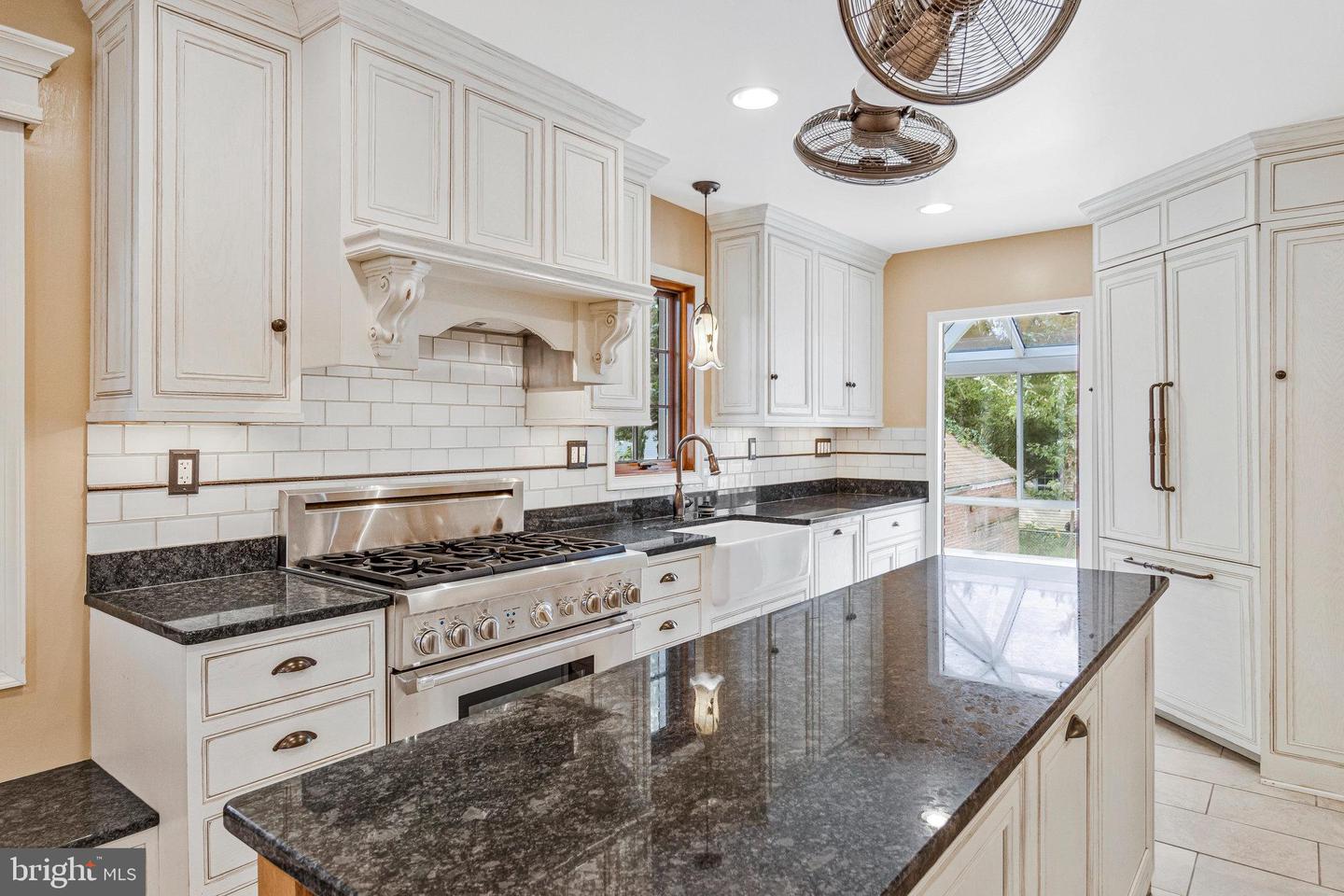 5701 18TH RD N, ARLINGTON, Virginia 22205, 3 Bedrooms Bedrooms, ,2 BathroomsBathrooms,Residential,For sale,5701 18TH RD N,VAAR2064856 MLS # VAAR2064856