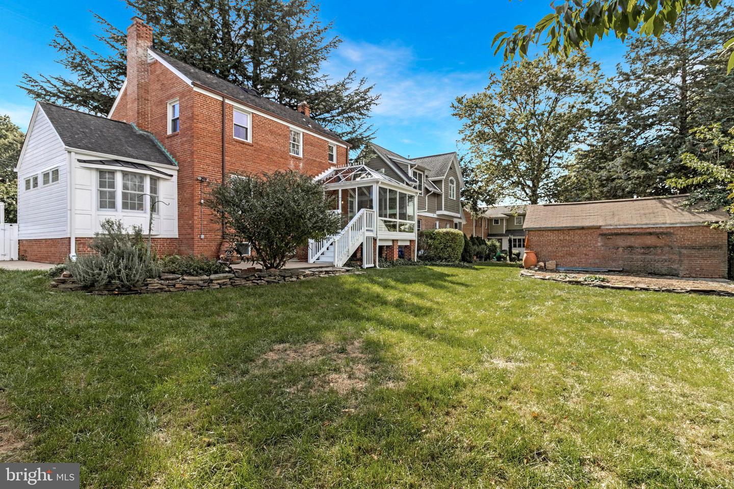 5701 18TH RD N, ARLINGTON, Virginia 22205, 3 Bedrooms Bedrooms, ,2 BathroomsBathrooms,Residential,For sale,5701 18TH RD N,VAAR2064856 MLS # VAAR2064856