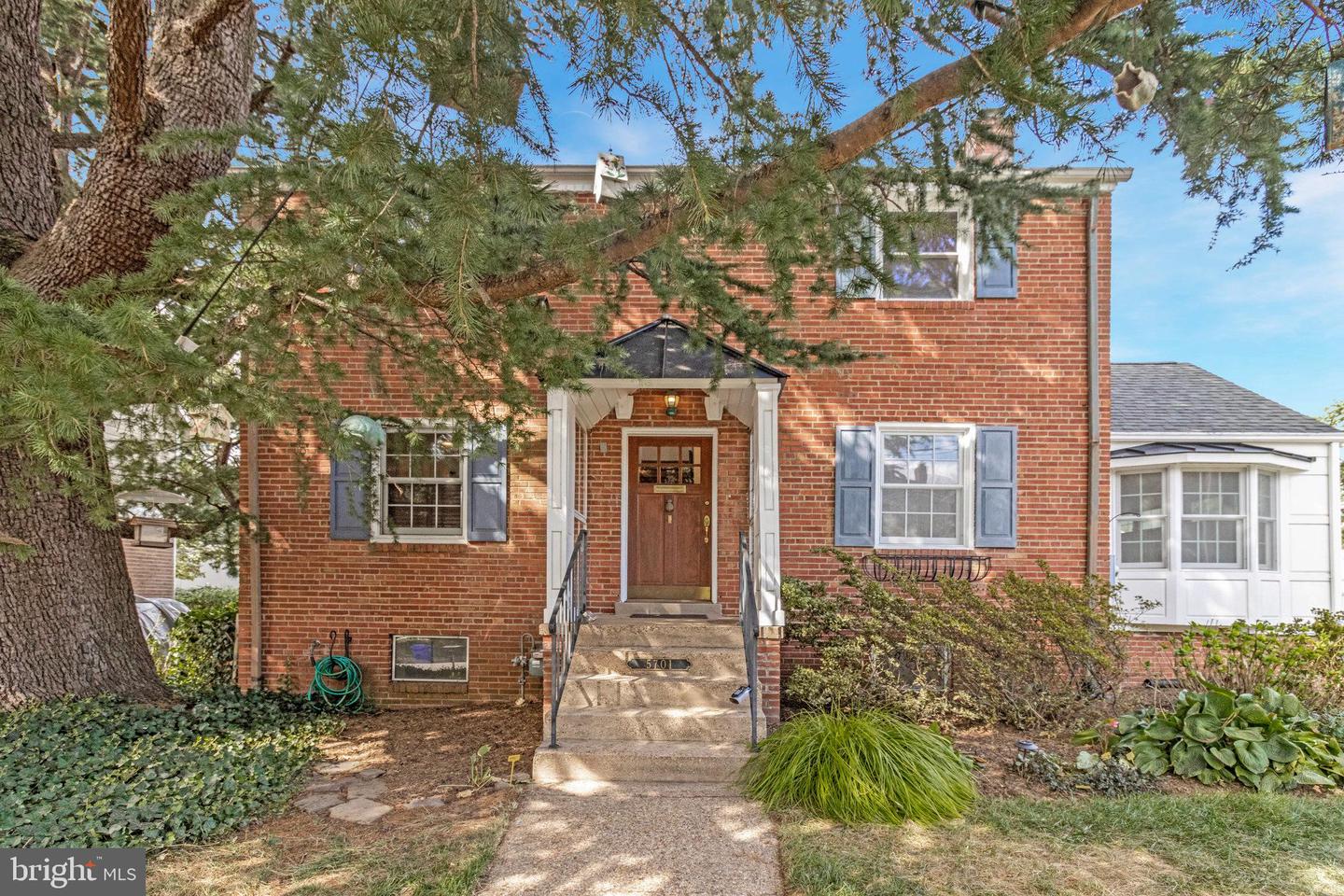 5701 18TH RD N, ARLINGTON, Virginia 22205, 3 Bedrooms Bedrooms, ,2 BathroomsBathrooms,Residential,For sale,5701 18TH RD N,VAAR2064856 MLS # VAAR2064856
