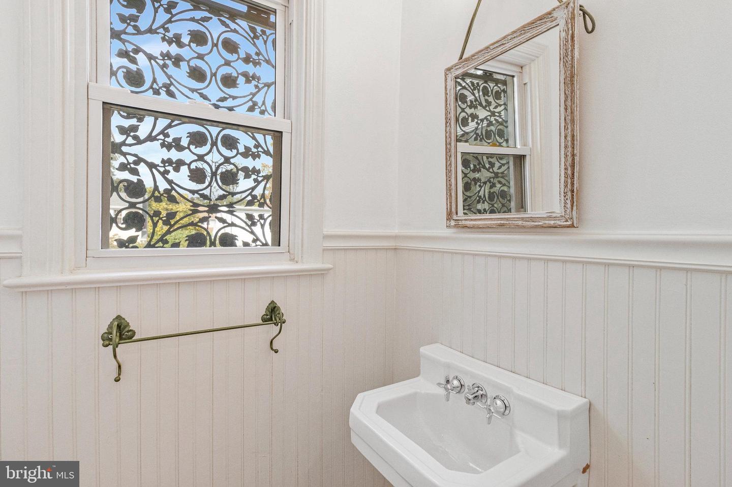 5701 18TH RD N, ARLINGTON, Virginia 22205, 3 Bedrooms Bedrooms, ,2 BathroomsBathrooms,Residential,For sale,5701 18TH RD N,VAAR2064856 MLS # VAAR2064856