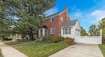 5701 18TH RD N, ARLINGTON, Virginia 22205, 3 Bedrooms Bedrooms, ,2 BathroomsBathrooms,Residential,For sale,5701 18TH RD N,VAAR2064856 MLS # VAAR2064856