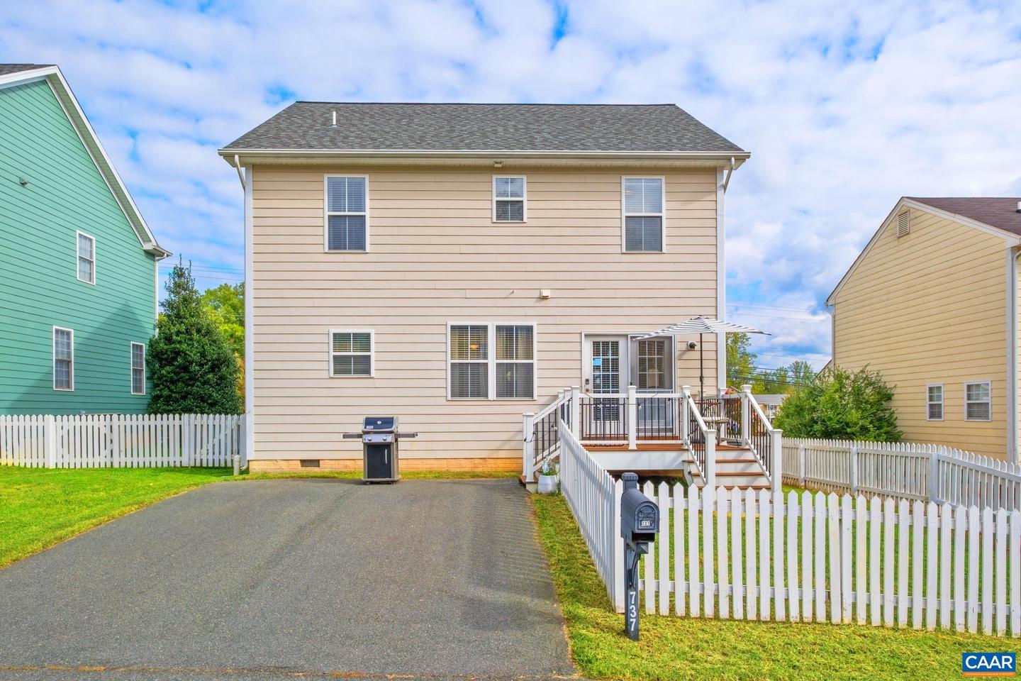 737 COUNTRY GREEN RD, CHARLOTTESVILLE, Virginia 22903, 3 Bedrooms Bedrooms, ,2 BathroomsBathrooms,Residential,For sale,737 COUNTRY GREEN RD,670017 MLS # 670017