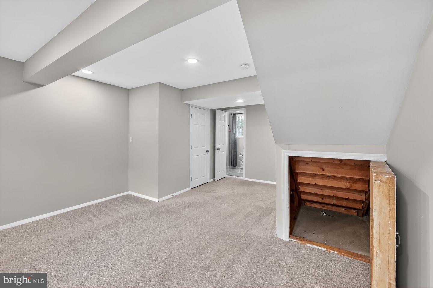 5338 HARBOR COURT DR, ALEXANDRIA, Virginia 22315, 2 Bedrooms Bedrooms, ,2 BathroomsBathrooms,Residential,For sale,5338 HARBOR COURT DR,VAFX2274352 MLS # VAFX2274352