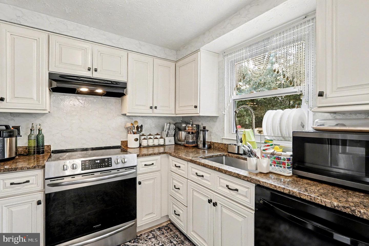 8494 KIRBY ST, MANASSAS, Virginia 20110, 3 Bedrooms Bedrooms, 6 Rooms Rooms,2 BathroomsBathrooms,Residential,For sale,8494 KIRBY ST,VAMN2009502 MLS # VAMN2009502