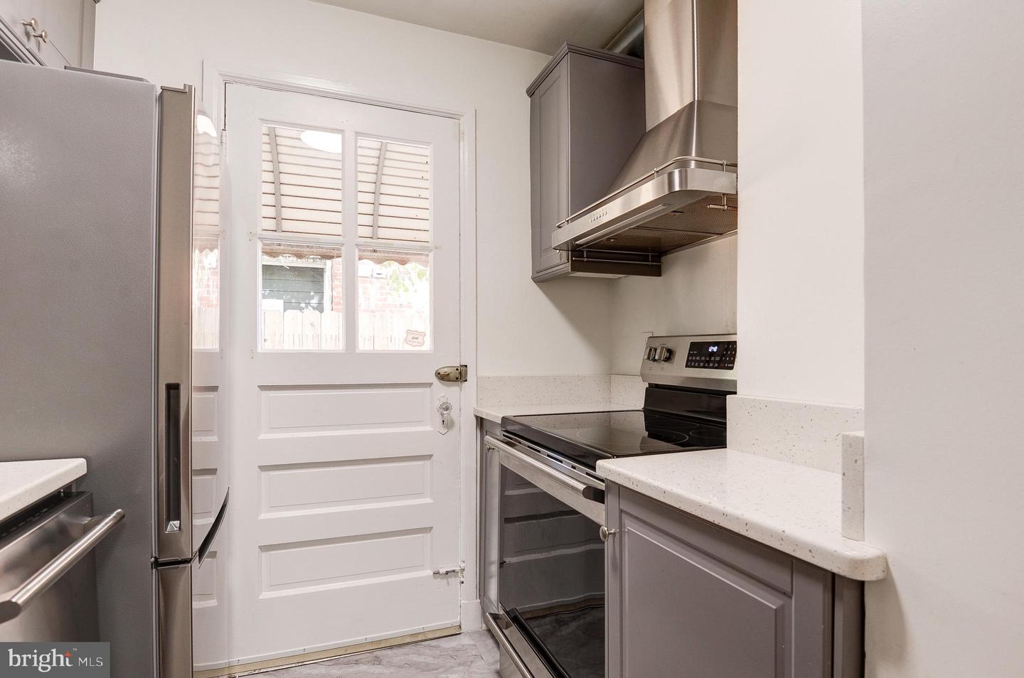 850 S IRVING ST, ARLINGTON, Virginia 22204, 3 Bedrooms Bedrooms, 8 Rooms Rooms,2 BathroomsBathrooms,Residential,For sale,850 S IRVING ST,VAAR2063702 MLS # VAAR2063702