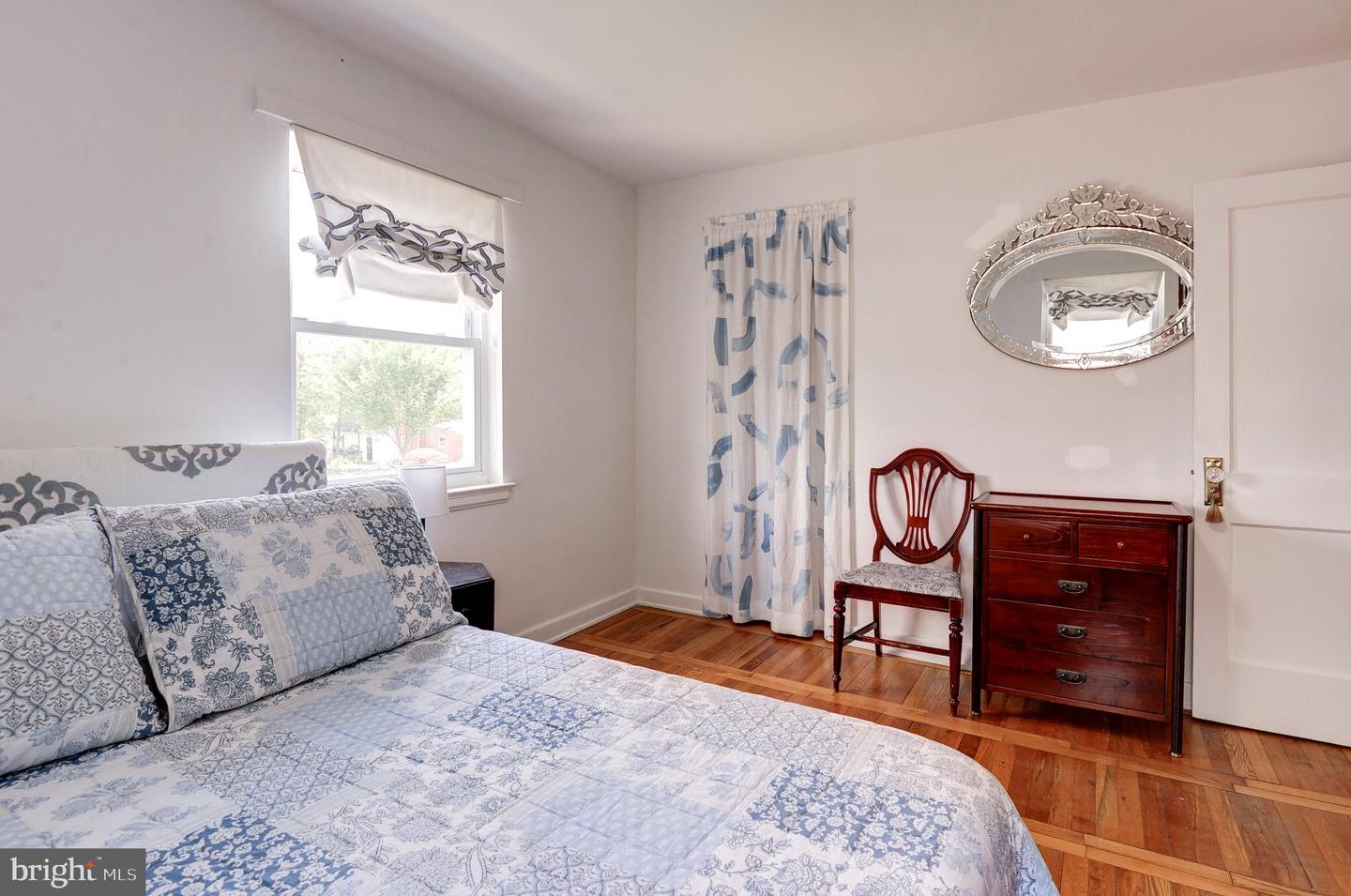 850 S IRVING ST, ARLINGTON, Virginia 22204, 3 Bedrooms Bedrooms, 8 Rooms Rooms,2 BathroomsBathrooms,Residential,For sale,850 S IRVING ST,VAAR2063702 MLS # VAAR2063702