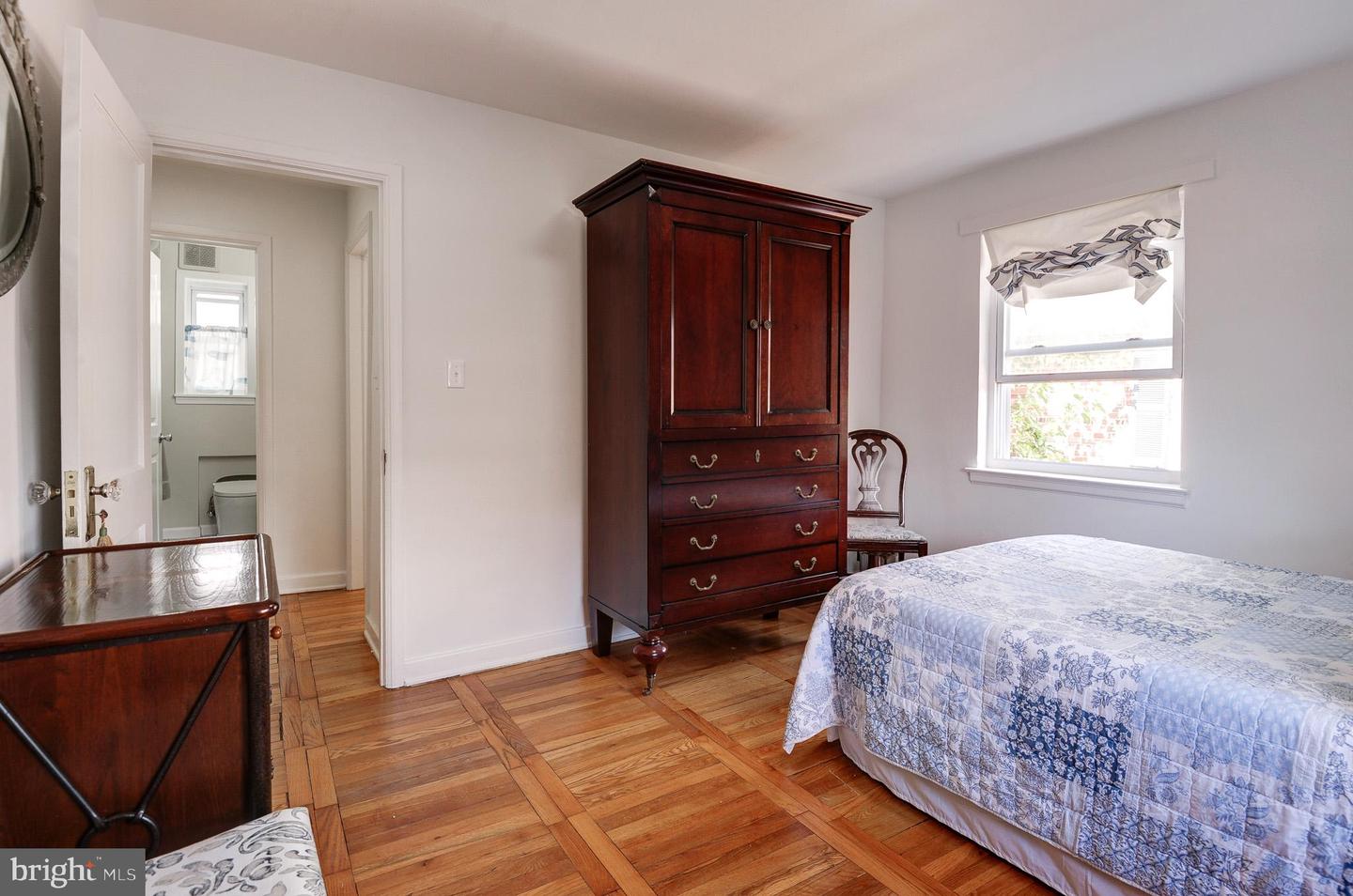 850 S IRVING ST, ARLINGTON, Virginia 22204, 3 Bedrooms Bedrooms, 8 Rooms Rooms,2 BathroomsBathrooms,Residential,For sale,850 S IRVING ST,VAAR2063702 MLS # VAAR2063702