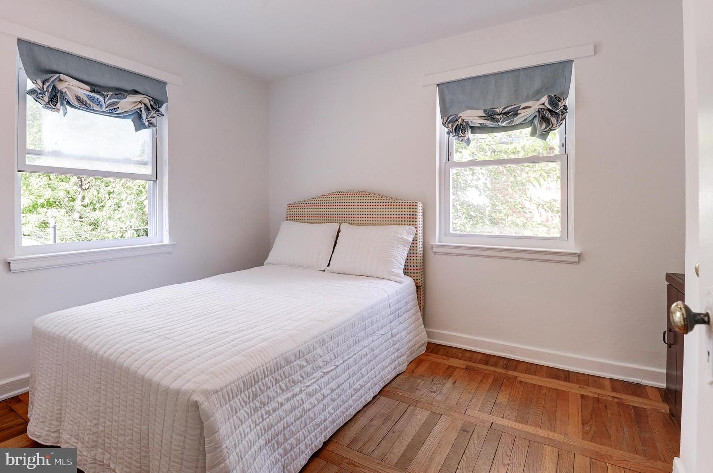 850 S IRVING ST, ARLINGTON, Virginia 22204, 3 Bedrooms Bedrooms, 8 Rooms Rooms,2 BathroomsBathrooms,Residential,For sale,850 S IRVING ST,VAAR2063702 MLS # VAAR2063702