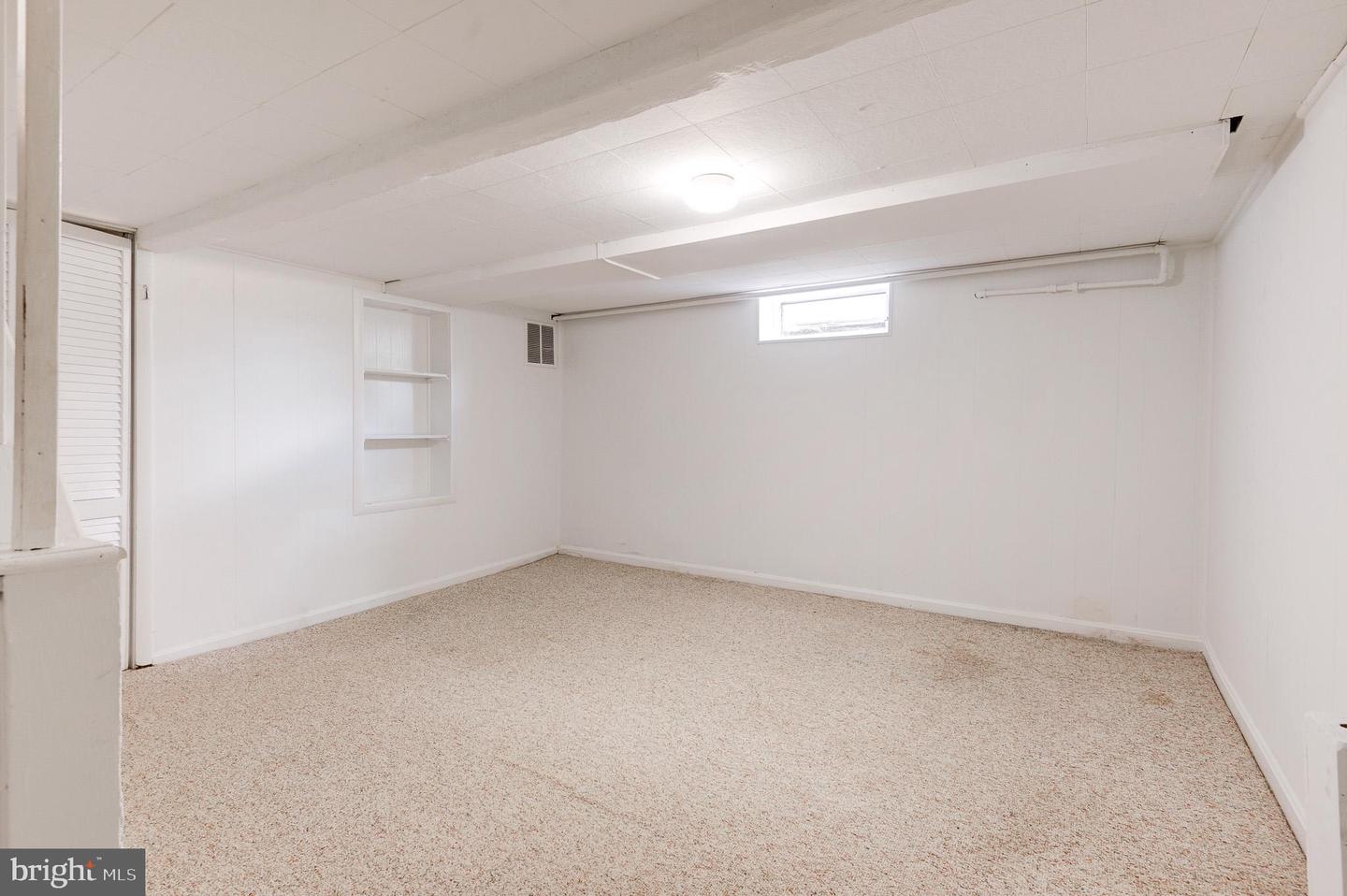 850 S IRVING ST, ARLINGTON, Virginia 22204, 3 Bedrooms Bedrooms, 8 Rooms Rooms,2 BathroomsBathrooms,Residential,For sale,850 S IRVING ST,VAAR2063702 MLS # VAAR2063702