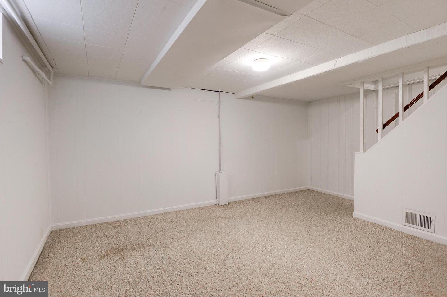 850 S IRVING ST, ARLINGTON, Virginia 22204, 3 Bedrooms Bedrooms, 8 Rooms Rooms,2 BathroomsBathrooms,Residential,For sale,850 S IRVING ST,VAAR2063702 MLS # VAAR2063702