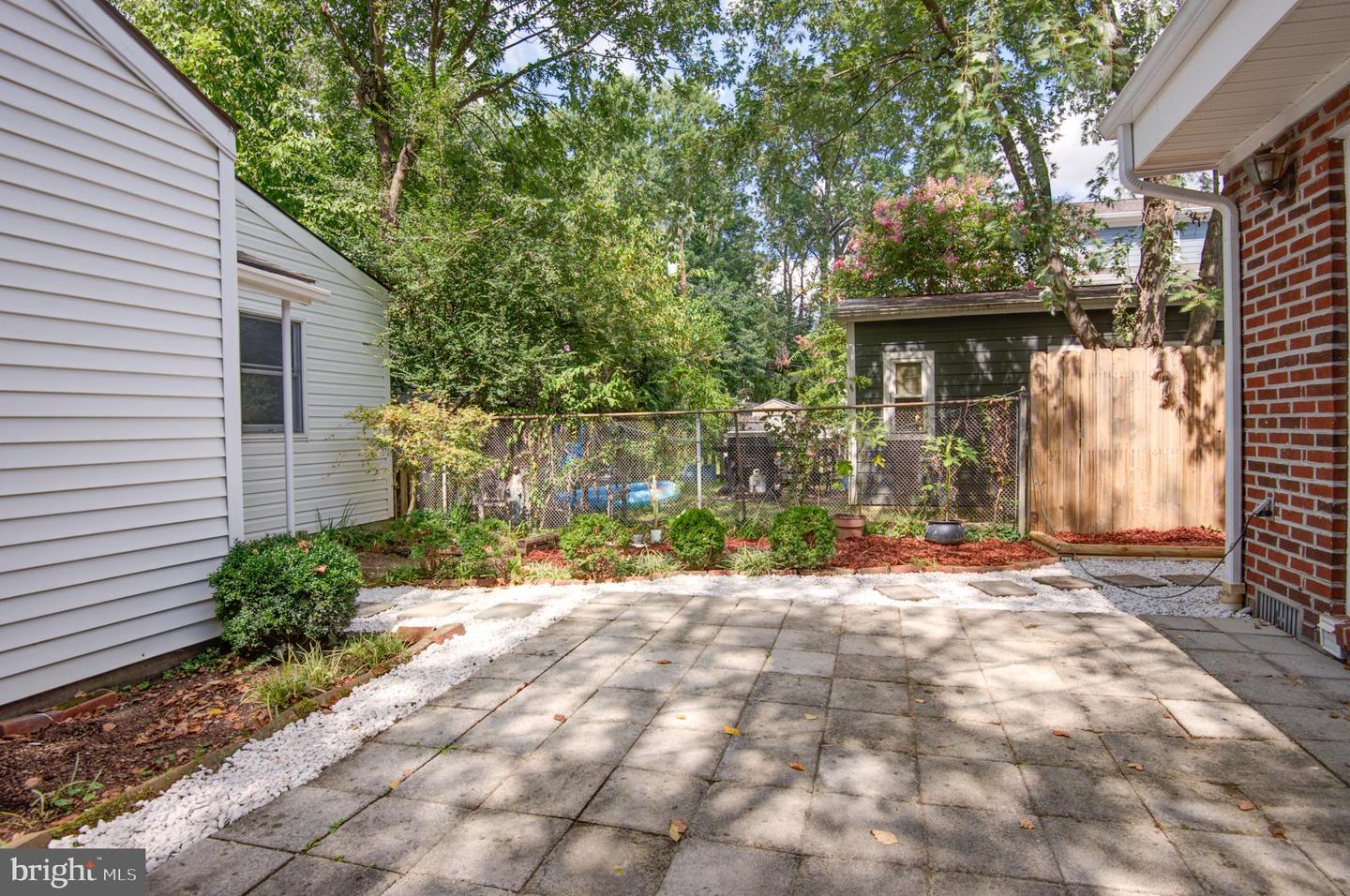 850 S IRVING ST, ARLINGTON, Virginia 22204, 3 Bedrooms Bedrooms, 8 Rooms Rooms,2 BathroomsBathrooms,Residential,For sale,850 S IRVING ST,VAAR2063702 MLS # VAAR2063702