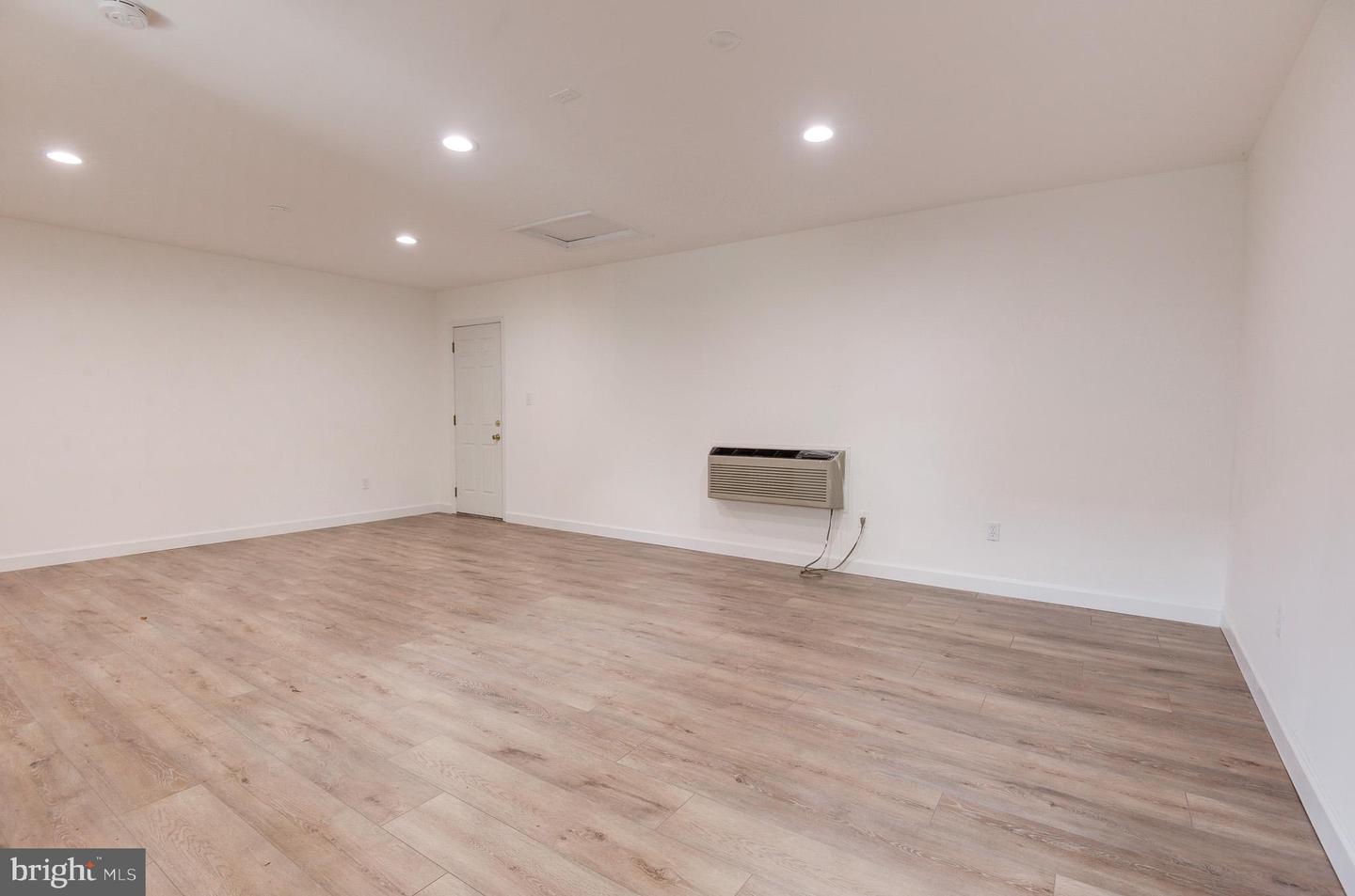 850 S IRVING ST, ARLINGTON, Virginia 22204, 3 Bedrooms Bedrooms, 8 Rooms Rooms,2 BathroomsBathrooms,Residential,For sale,850 S IRVING ST,VAAR2063702 MLS # VAAR2063702