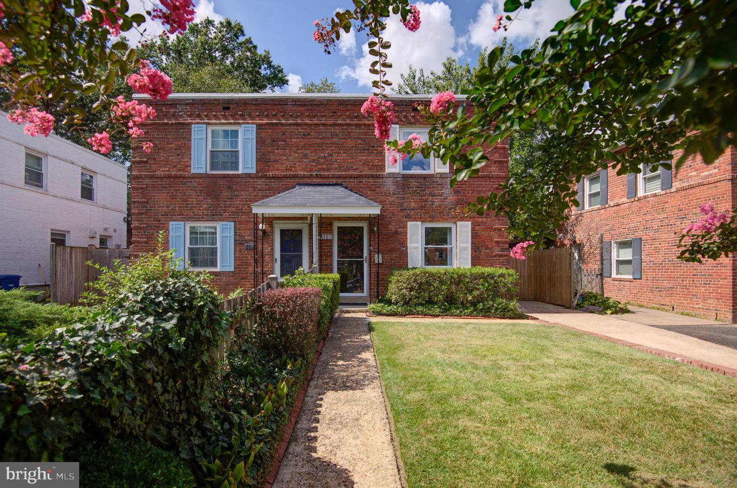 850 S IRVING ST, ARLINGTON, Virginia 22204, 3 Bedrooms Bedrooms, 8 Rooms Rooms,2 BathroomsBathrooms,Residential,For sale,850 S IRVING ST,VAAR2063702 MLS # VAAR2063702