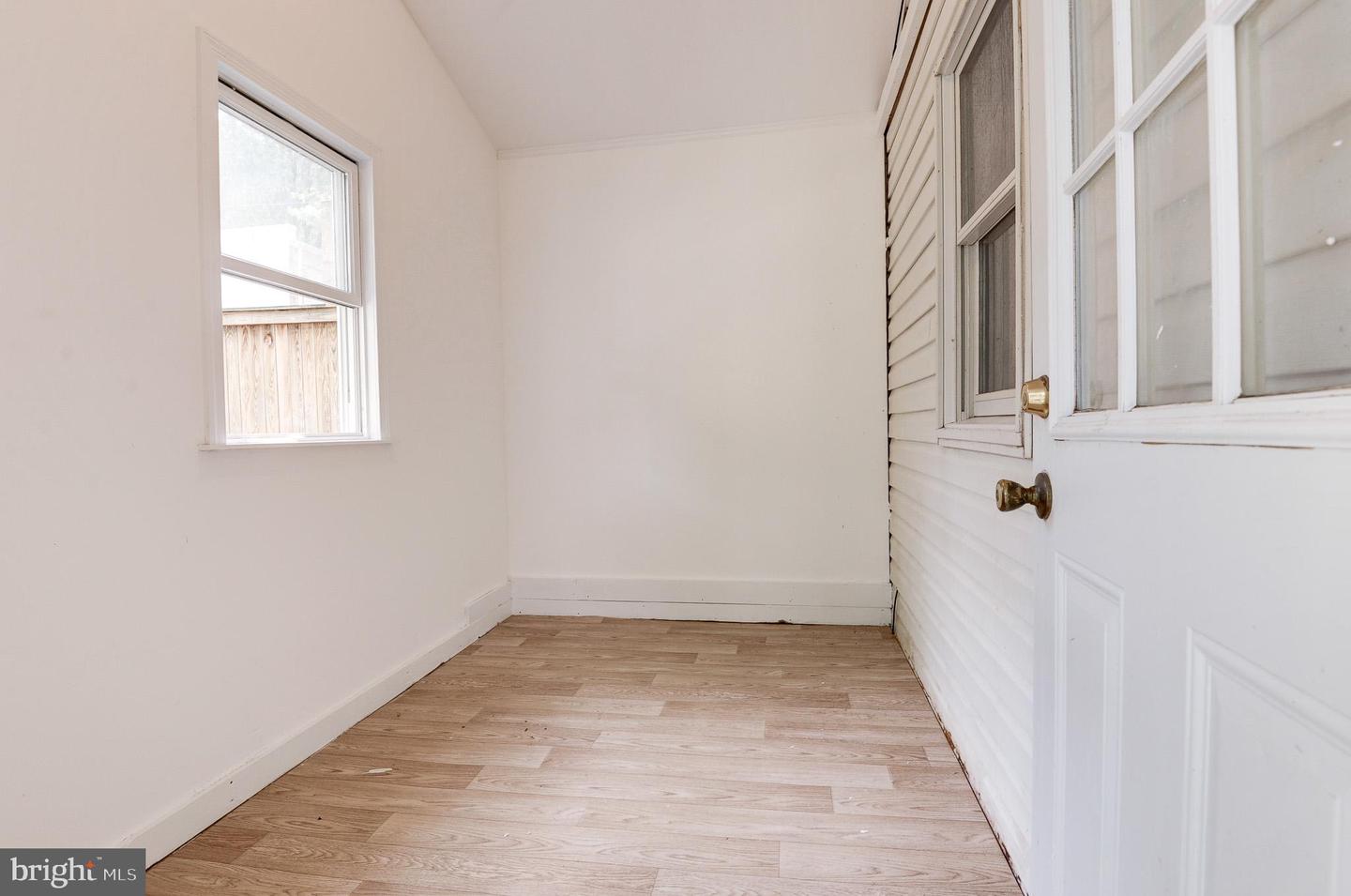 850 S IRVING ST, ARLINGTON, Virginia 22204, 3 Bedrooms Bedrooms, 8 Rooms Rooms,2 BathroomsBathrooms,Residential,For sale,850 S IRVING ST,VAAR2063702 MLS # VAAR2063702