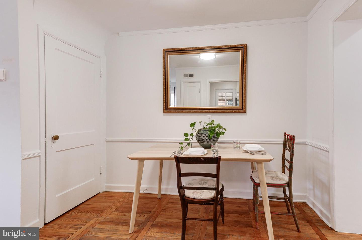 850 S IRVING ST, ARLINGTON, Virginia 22204, 3 Bedrooms Bedrooms, 8 Rooms Rooms,2 BathroomsBathrooms,Residential,For sale,850 S IRVING ST,VAAR2063702 MLS # VAAR2063702