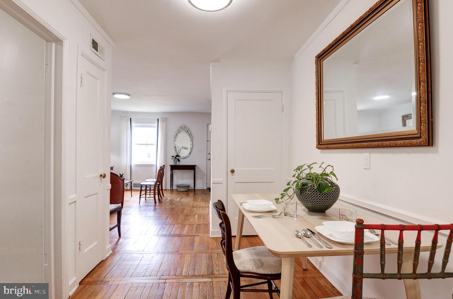 850 S IRVING ST, ARLINGTON, Virginia 22204, 3 Bedrooms Bedrooms, 8 Rooms Rooms,2 BathroomsBathrooms,Residential,For sale,850 S IRVING ST,VAAR2063702 MLS # VAAR2063702