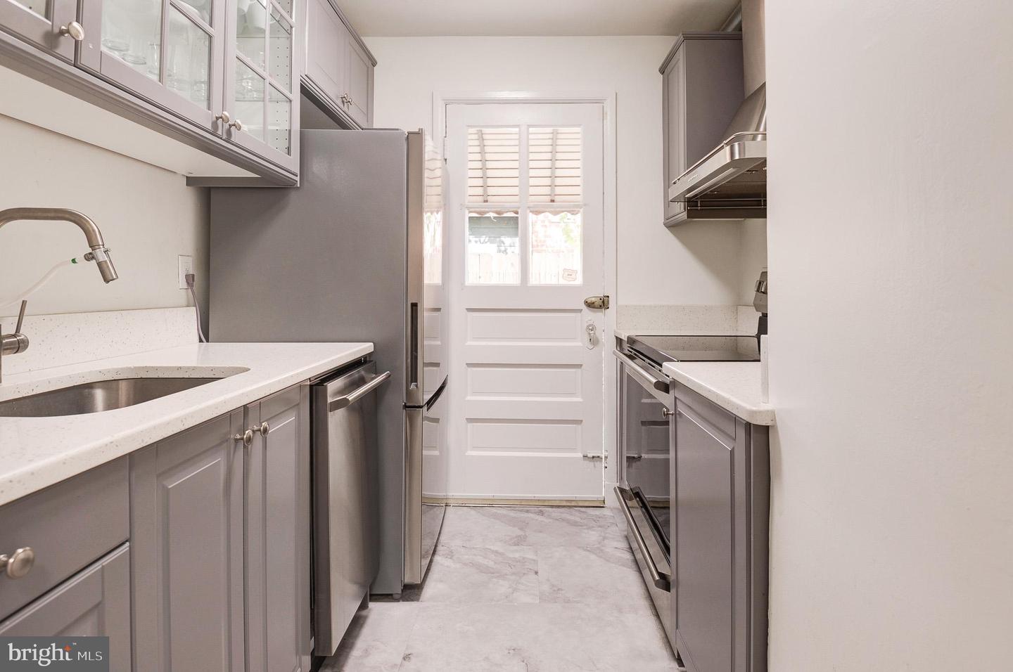 850 S IRVING ST, ARLINGTON, Virginia 22204, 3 Bedrooms Bedrooms, 8 Rooms Rooms,2 BathroomsBathrooms,Residential,For sale,850 S IRVING ST,VAAR2063702 MLS # VAAR2063702