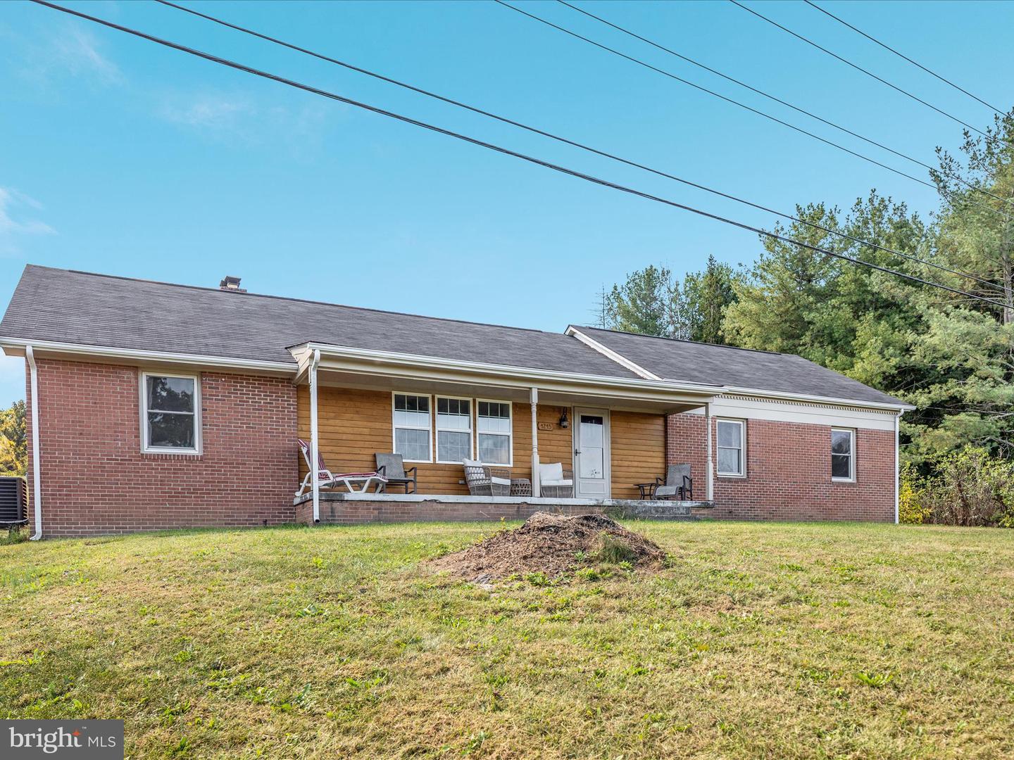 4245 STRASBURG RD, STRASBURG, Virginia 22657, 3 Bedrooms Bedrooms, ,2 BathroomsBathrooms,Residential,For sale,4245 STRASBURG RD,VAWR2012550 MLS # VAWR2012550