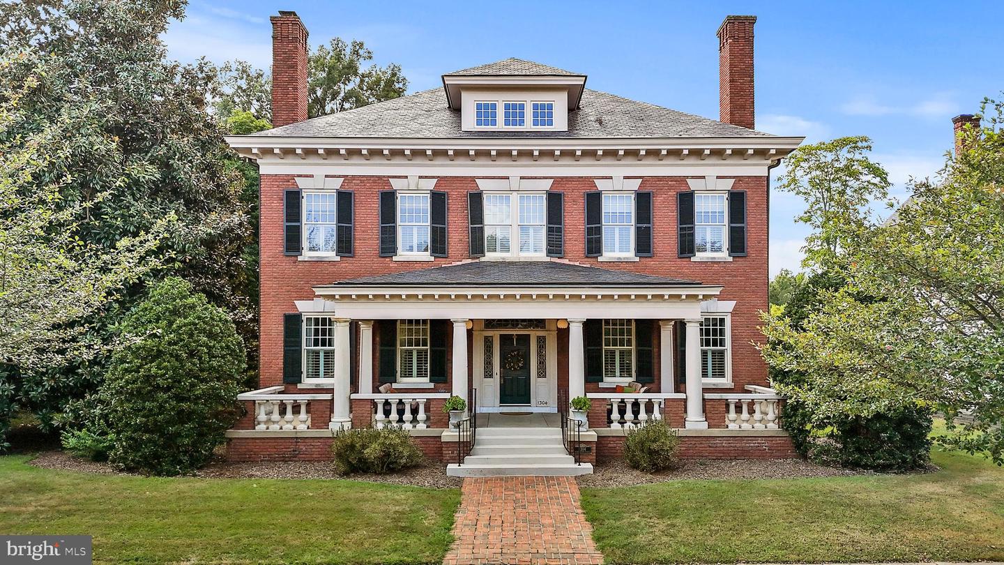 1304 WASHINGTON AVE, FREDERICKSBURG, Virginia 22401, 6 Bedrooms Bedrooms, 28 Rooms Rooms,5 BathroomsBathrooms,Residential,For sale,1304 WASHINGTON AVE,VAFB2009114 MLS # VAFB2009114