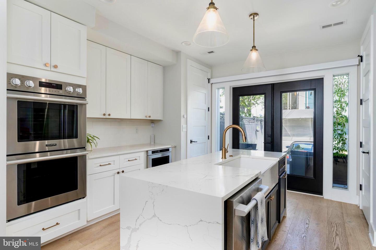 430 15TH ST SE, WASHINGTON, District Of Columbia 20003, 4 Bedrooms Bedrooms, ,4 BathroomsBathrooms,Residential,For sale,430 15TH ST SE,DCDC2227088 MLS # DCDC2227088