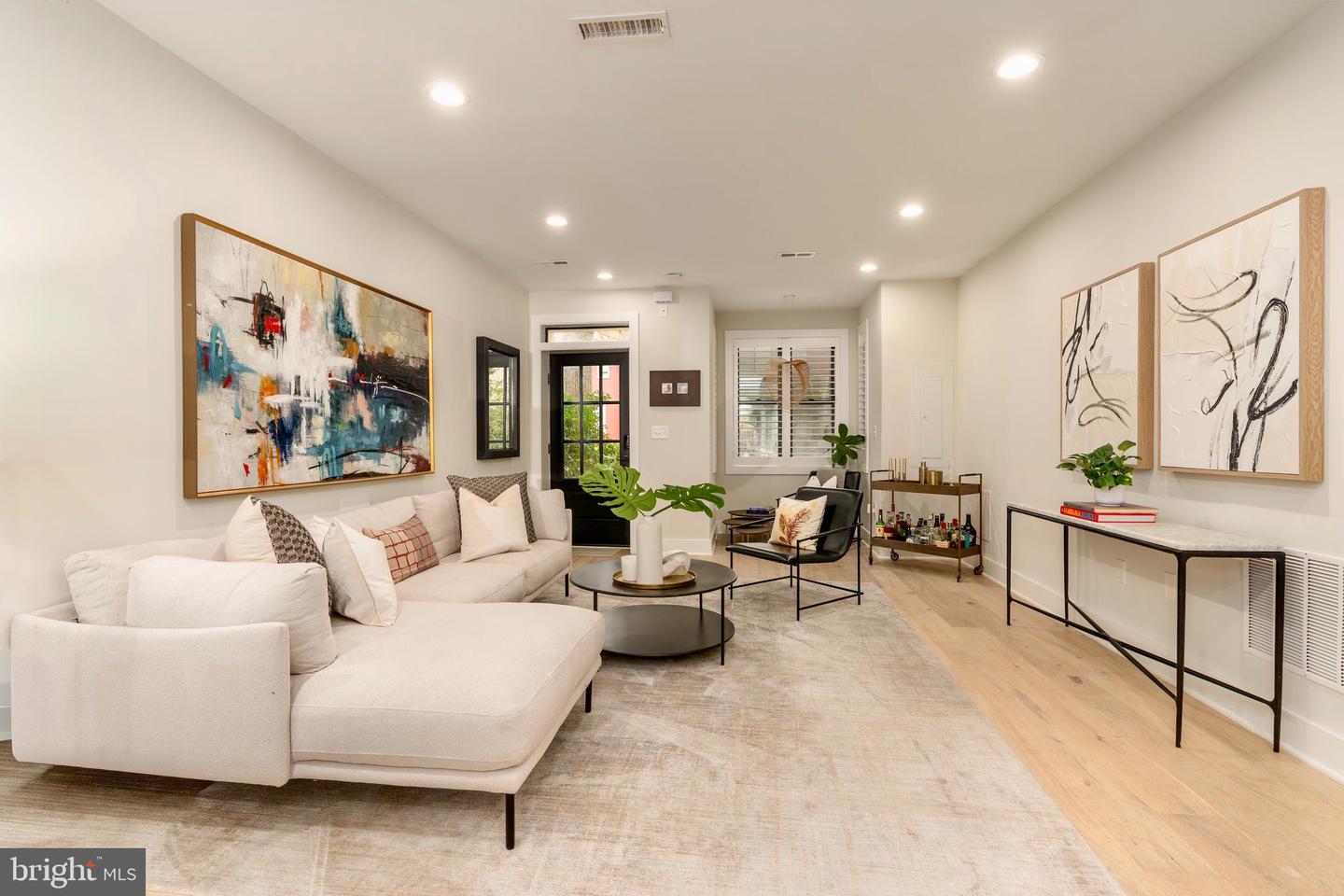430 15TH ST SE, WASHINGTON, District Of Columbia 20003, 4 Bedrooms Bedrooms, ,4 BathroomsBathrooms,Residential,For sale,430 15TH ST SE,DCDC2227088 MLS # DCDC2227088