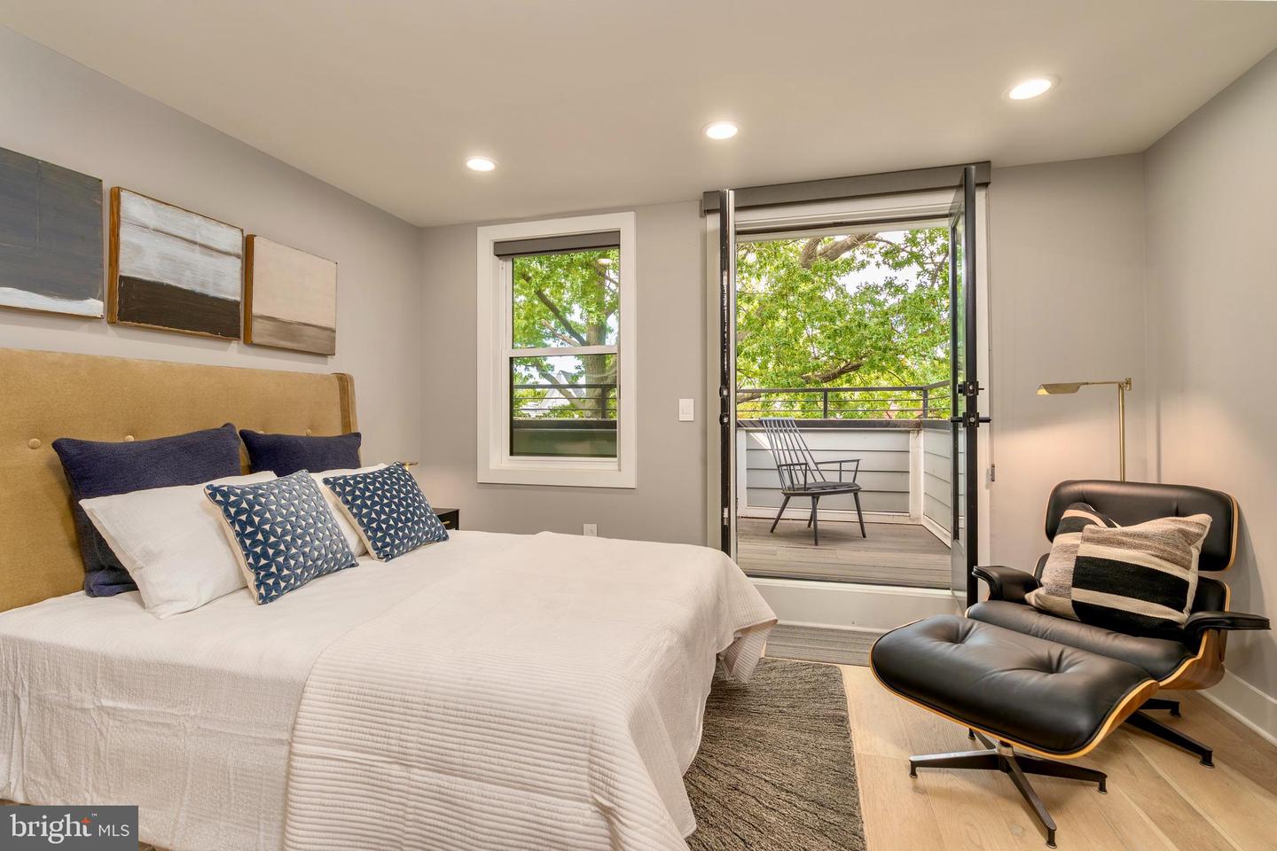 430 15TH ST SE, WASHINGTON, District Of Columbia 20003, 4 Bedrooms Bedrooms, ,4 BathroomsBathrooms,Residential,For sale,430 15TH ST SE,DCDC2227088 MLS # DCDC2227088