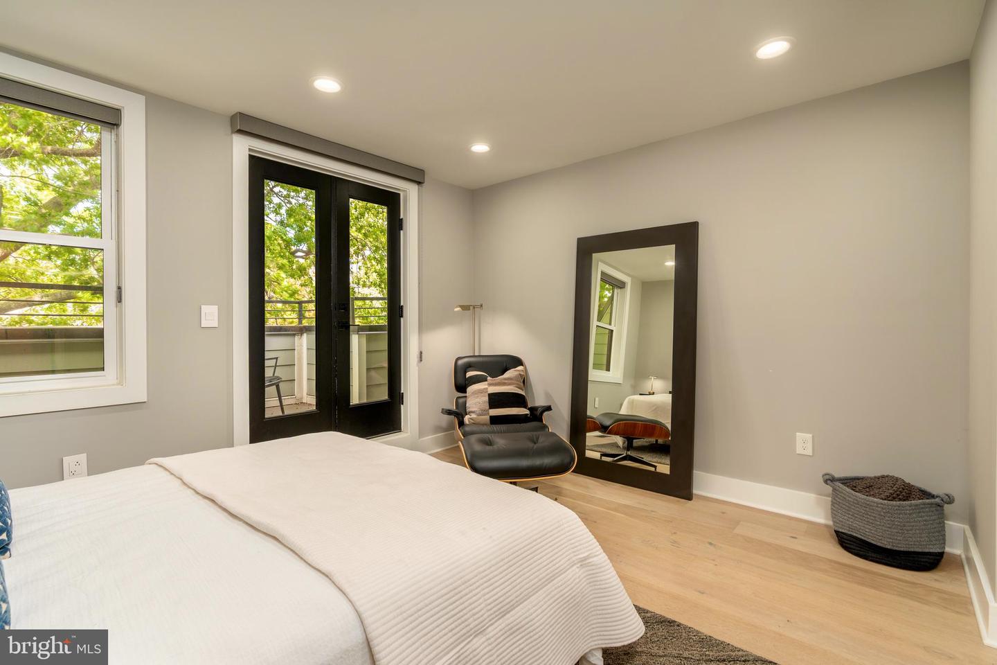 430 15TH ST SE, WASHINGTON, District Of Columbia 20003, 4 Bedrooms Bedrooms, ,4 BathroomsBathrooms,Residential,For sale,430 15TH ST SE,DCDC2227088 MLS # DCDC2227088