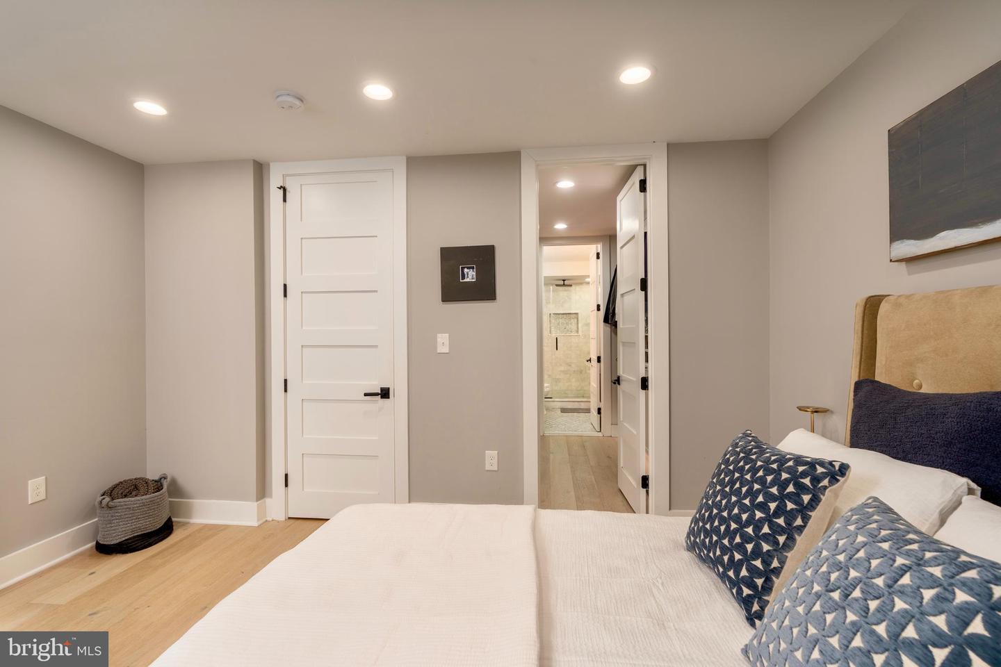 430 15TH ST SE, WASHINGTON, District Of Columbia 20003, 4 Bedrooms Bedrooms, ,4 BathroomsBathrooms,Residential,For sale,430 15TH ST SE,DCDC2227088 MLS # DCDC2227088