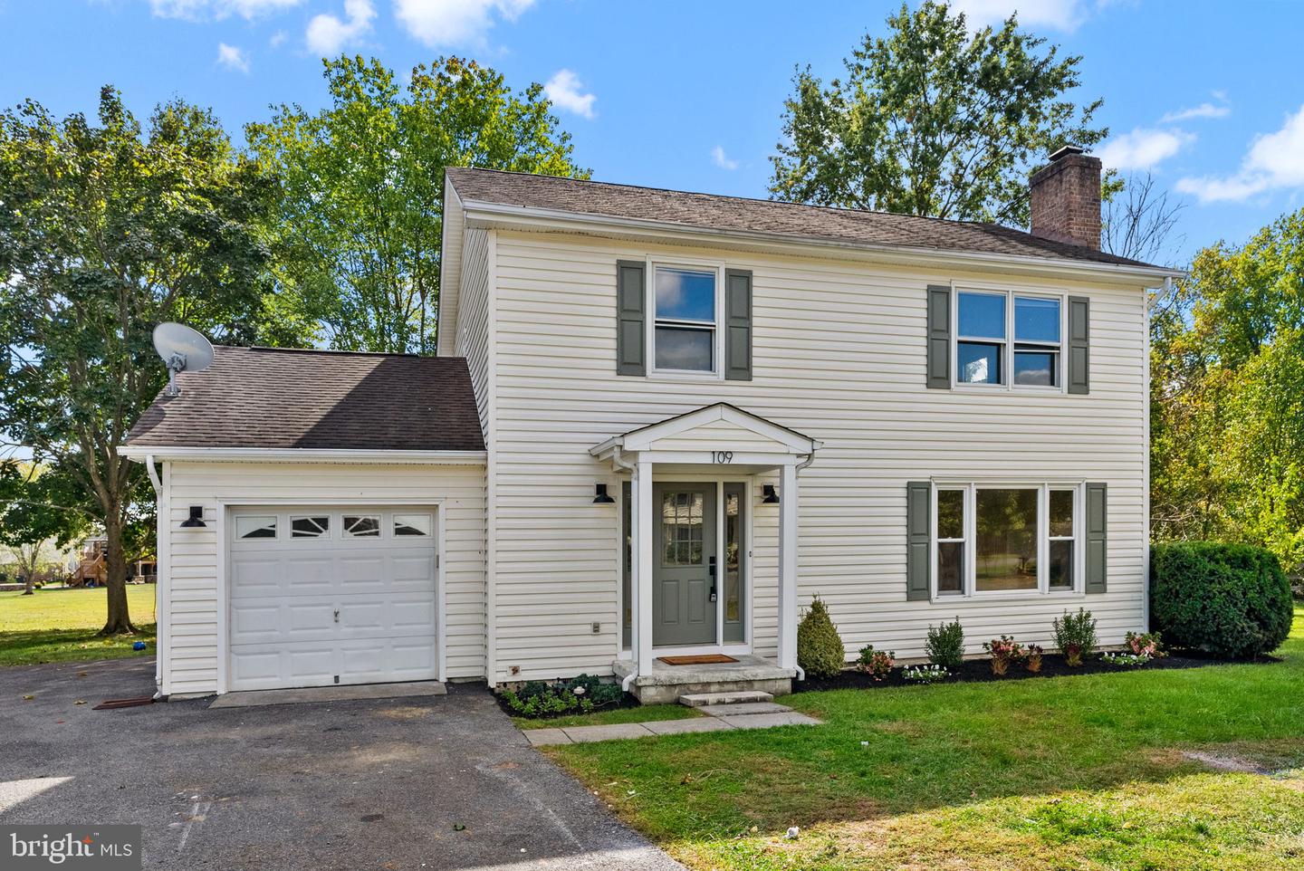109 COLUMBIA CIR, STEPHENS CITY, Virginia 22655, 3 Bedrooms Bedrooms, ,2 BathroomsBathrooms,Residential,For sale,109 COLUMBIA CIR,VAFV2037380 MLS # VAFV2037380