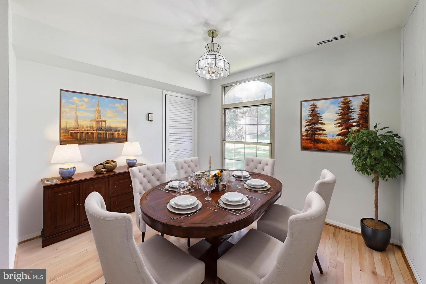 3328 WOODBURN VILLAGE DR #14, ANNANDALE, Virginia 22003, 1 Bedroom Bedrooms, ,1 BathroomBathrooms,Residential,For sale,3328 WOODBURN VILLAGE DR #14,VAFX2264474 MLS # VAFX2264474