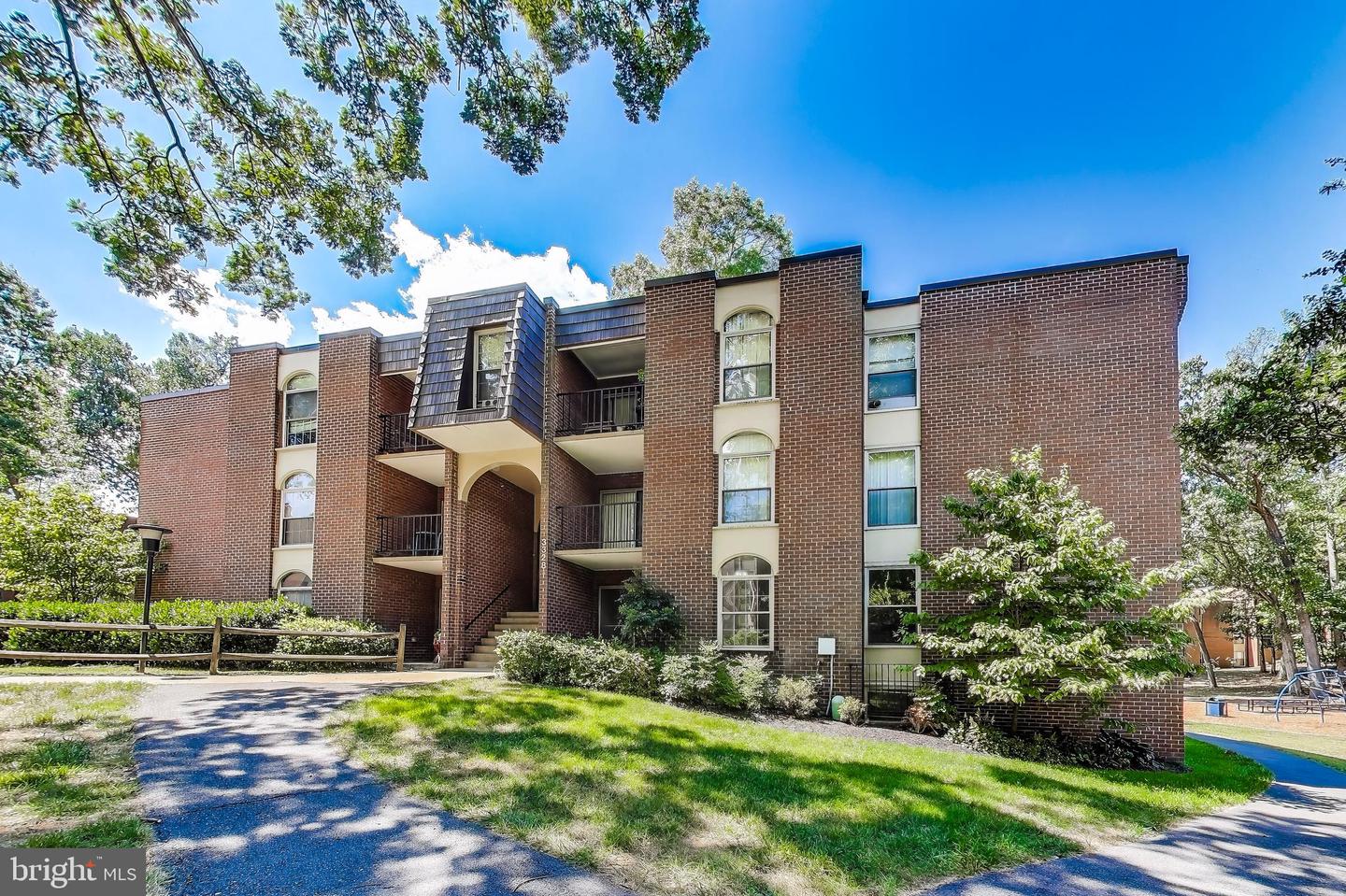 3328 WOODBURN VILLAGE DR #14, ANNANDALE, Virginia 22003, 1 Bedroom Bedrooms, ,1 BathroomBathrooms,Residential,For sale,3328 WOODBURN VILLAGE DR #14,VAFX2264474 MLS # VAFX2264474