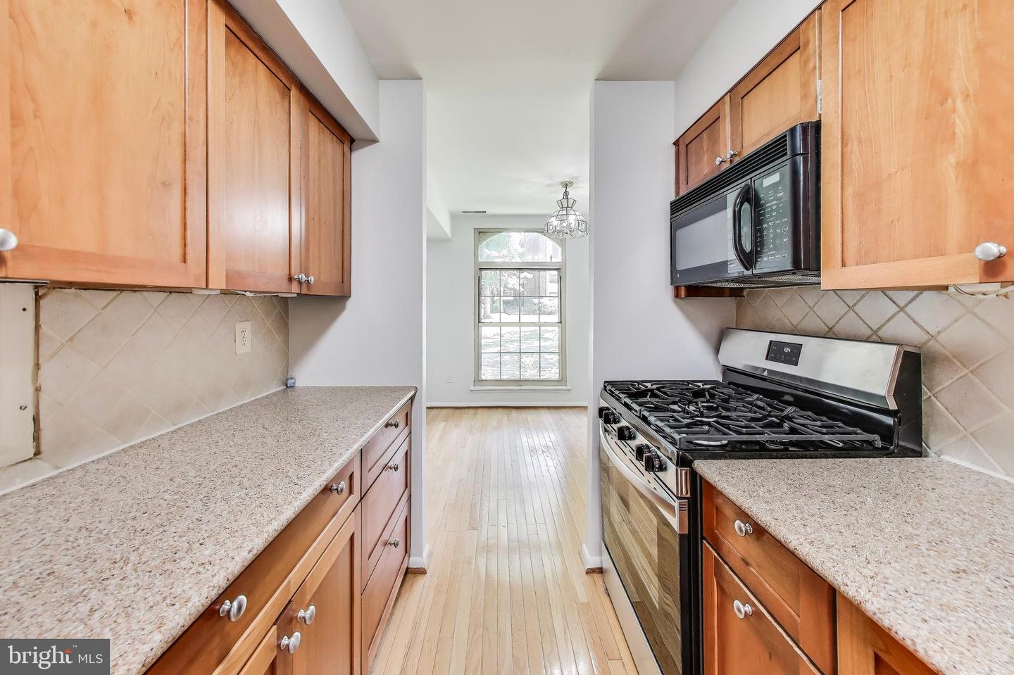 3328 WOODBURN VILLAGE DR #14, ANNANDALE, Virginia 22003, 1 Bedroom Bedrooms, ,1 BathroomBathrooms,Residential,For sale,3328 WOODBURN VILLAGE DR #14,VAFX2264474 MLS # VAFX2264474