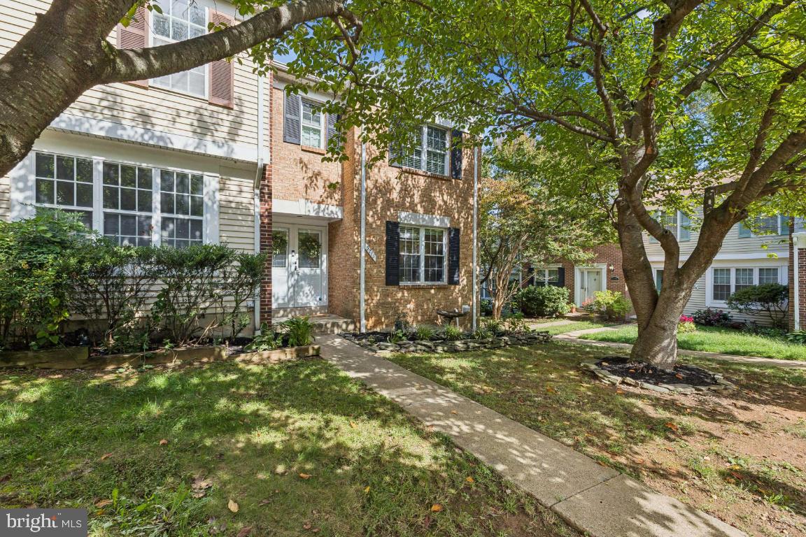 5715 LAWSONS HILL CT, ALEXANDRIA, Virginia 22310, 3 Bedrooms Bedrooms, ,2 BathroomsBathrooms,Residential,For sale,5715 LAWSONS HILL CT,VAFX2268336 MLS # VAFX2268336