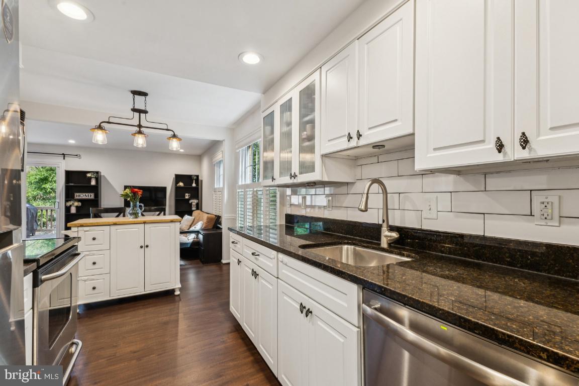 5715 LAWSONS HILL CT, ALEXANDRIA, Virginia 22310, 3 Bedrooms Bedrooms, ,2 BathroomsBathrooms,Residential,For sale,5715 LAWSONS HILL CT,VAFX2268336 MLS # VAFX2268336