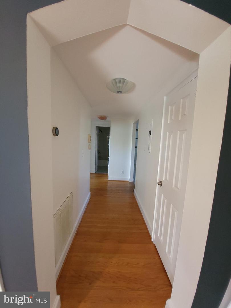 400 COMMONWEALTH AVE #307, ALEXANDRIA, Virginia 22301, 2 Bedrooms Bedrooms, ,1 BathroomBathrooms,Residential,For sale,400 COMMONWEALTH AVE #307,VAAX2050832 MLS # VAAX2050832