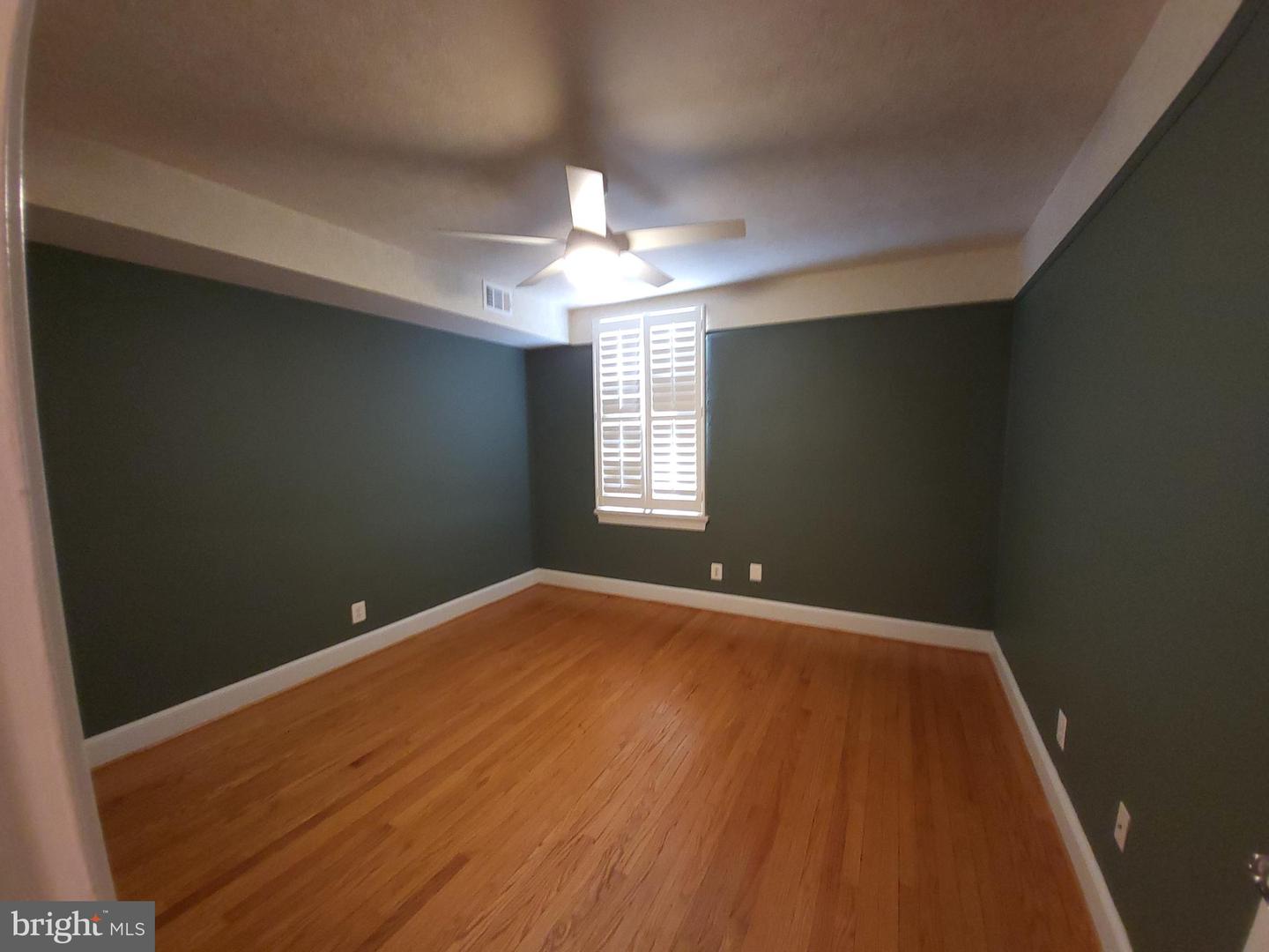 400 COMMONWEALTH AVE #307, ALEXANDRIA, Virginia 22301, 2 Bedrooms Bedrooms, ,1 BathroomBathrooms,Residential,For sale,400 COMMONWEALTH AVE #307,VAAX2050832 MLS # VAAX2050832